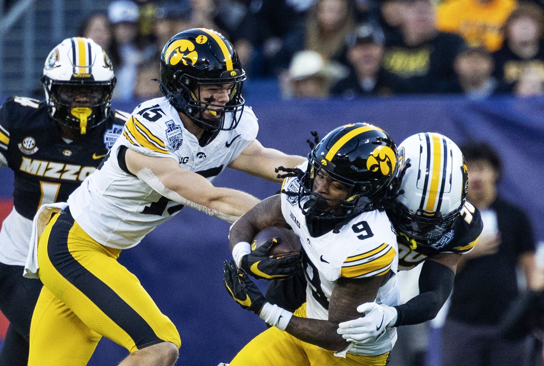Mizzou defeats Iowa 27-24 to win the TransPerfect Music City bowl
